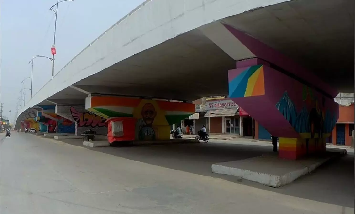 திமிராகப் பேசிய சரிதா... தயாரிப்பாளர் வைத்த செக்... ஆடிப்போன நடிகை..! திமிராகப் பேசிய சரிதா... தயாரிப்பாளர் வைத்த செக்... ஆடிப்போன நடிகை..!