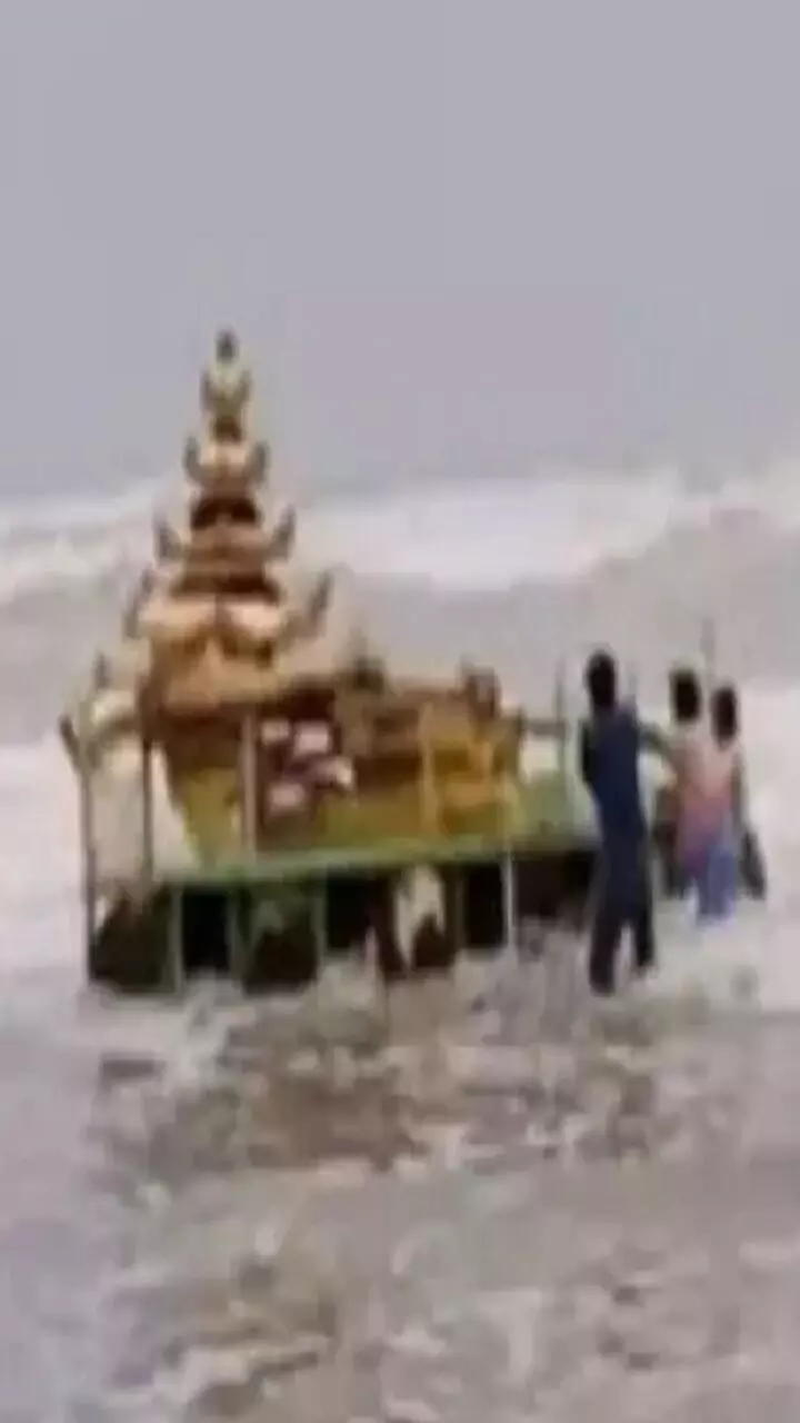 ரஜினி லிஸ்ட் நிக்காம போகுதே!.. பாட்ஷா பட இயக்குனரும் கதை சொல்லிருக்காராமே..! ரஜினி லிஸ்ட் நிக்காம போகுதே!.. பாட்ஷா பட இயக்குனரும் கதை சொல்லிருக்காராமே..!