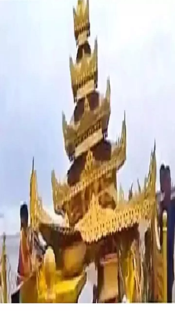 போதையில ஒருத்தர் கேட்ட கேள்வி!.. ஏ.ஆர்.ரஹ்மானின் வாழ்க்கையே மாறிப்போச்சே!... போதையில ஒருத்தர் கேட்ட கேள்வி!.. ஏ.ஆர்.ரஹ்மானின் வாழ்க்கையே மாறிப்போச்சே!...