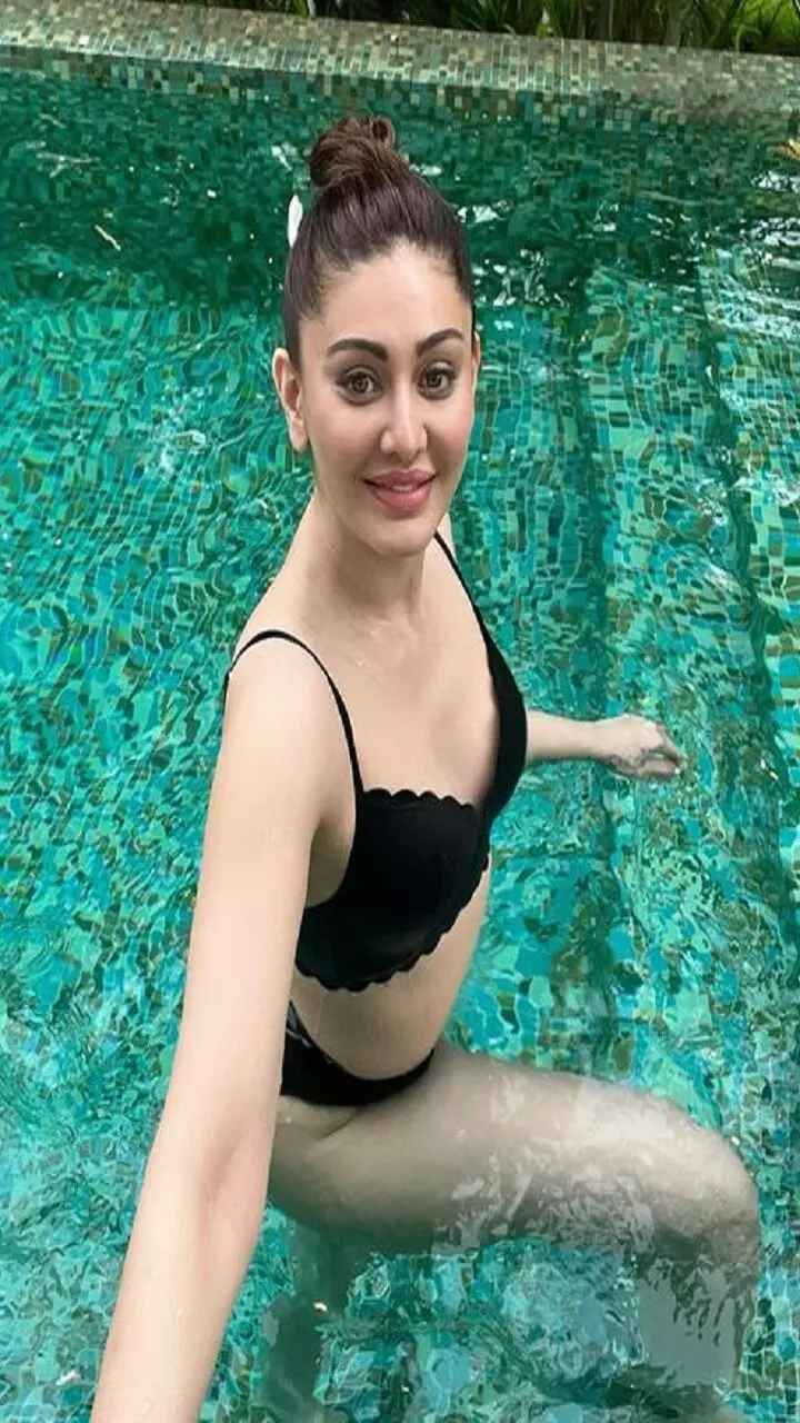 ஐய்யா திடீர் தளபதி.. உங்க கண்ணுக்கு இந்த பெண் தெரியலயா? ப்ளூசட்டை மாறனிடம் சிக்கிய அமரன் ஐய்யா திடீர் தளபதி.. உங்க கண்ணுக்கு இந்த பெண் தெரியலயா? ப்ளூசட்டை மாறனிடம் சிக்கிய அமரன்