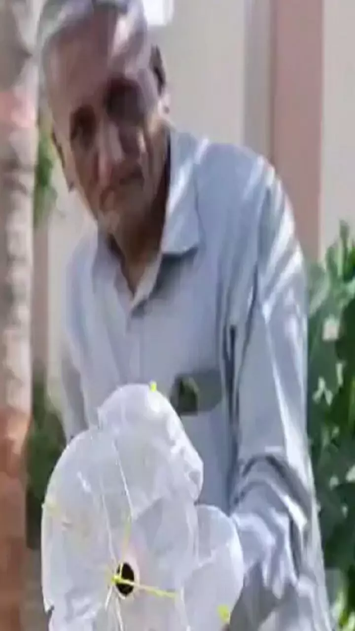 பாட்ஷா வசனம் சொல்லி வாழ்த்து சொன்ன ரஜினி!.. யாரை சொல்றாருன்னு தெரியலயே!... பாட்ஷா வசனம் சொல்லி வாழ்த்து சொன்ன ரஜினி!.. யாரை சொல்றாருன்னு தெரியலயே!...