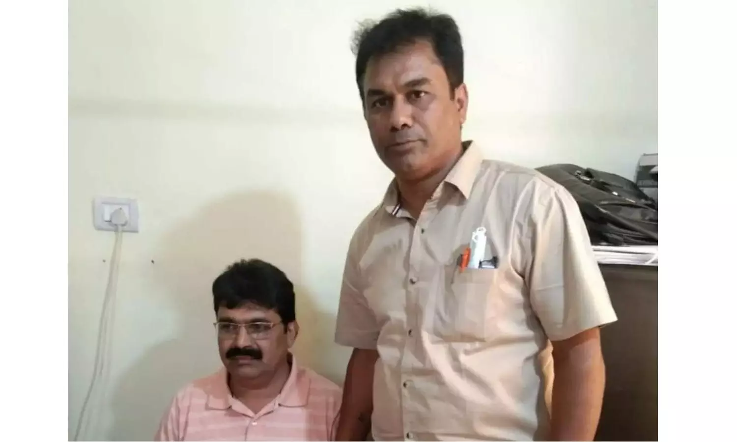 3 மடங்கு சொன்னாரு!.. இங்க கால்வாசிக்கே முக்குது.. அட்லீயை வறுத்தெடுத்த புளு சட்டை..! 3 மடங்கு சொன்னாரு!.. இங்க கால்வாசிக்கே முக்குது.. அட்லீயை வறுத்தெடுத்த புளு சட்டை..!