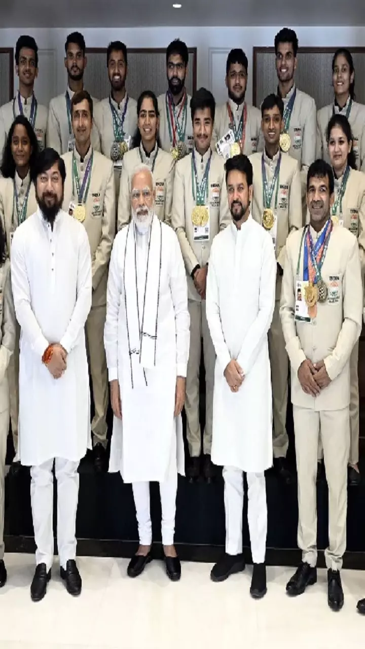 அடுத்த குருவி, சுறாவா? ஒரு தடவ பட்டும் புரியலயே.. வெளியான தளபதி 69 பட அப்டேட் அடுத்த குருவி, சுறாவா? ஒரு தடவ பட்டும் புரியலயே.. வெளியான தளபதி 69 பட அப்டேட்