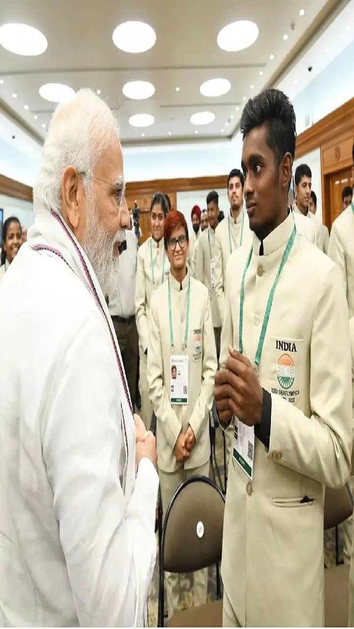 ரஜினி, விஜய்லாம் ஓரம் போங்க.. ஓப்பனிங்னா என்னனு நிரூபிச்சுட்டாரு சுந்தர் சி ரஜினி, விஜய்லாம் ஓரம் போங்க.. ஓப்பனிங்னா என்னனு நிரூபிச்சுட்டாரு சுந்தர் சி