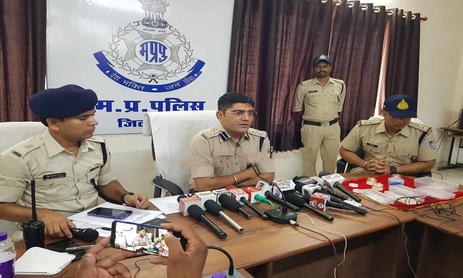 கவினின் கிஸ் டைட்டிலுக்கு இம்புட்டு கதை இருக்கா?.. தாராள மனசுதான் மிஷ்கினுக்கு..! கவினின் கிஸ் டைட்டிலுக்கு இம்புட்டு கதை இருக்கா?.. தாராள மனசுதான் மிஷ்கினுக்கு..!