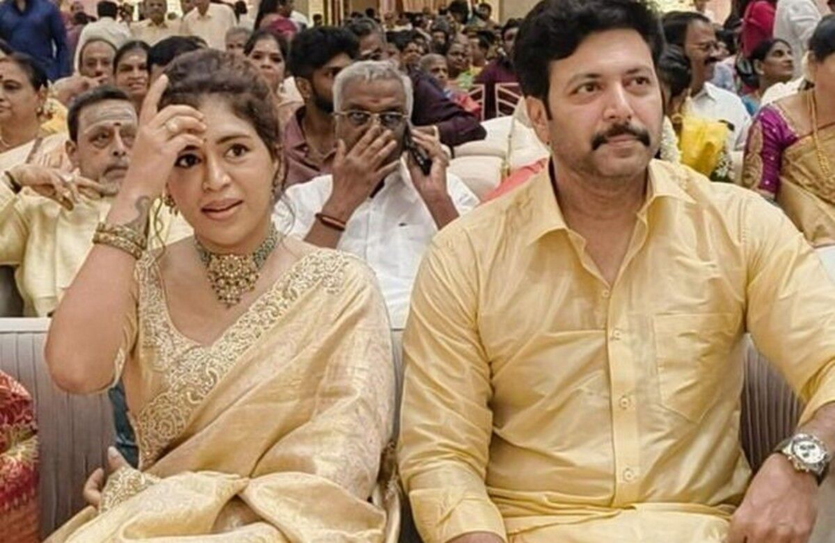 பாடகியுடன் ஜோடியாக கல்யாணத்துக்கு வந்த ஜெயம் ரவி!. அப்ப அதானா?!... பாடகியுடன் ஜோடியாக கல்யாணத்துக்கு வந்த ஜெயம் ரவி!. அப்ப அதானா?!...