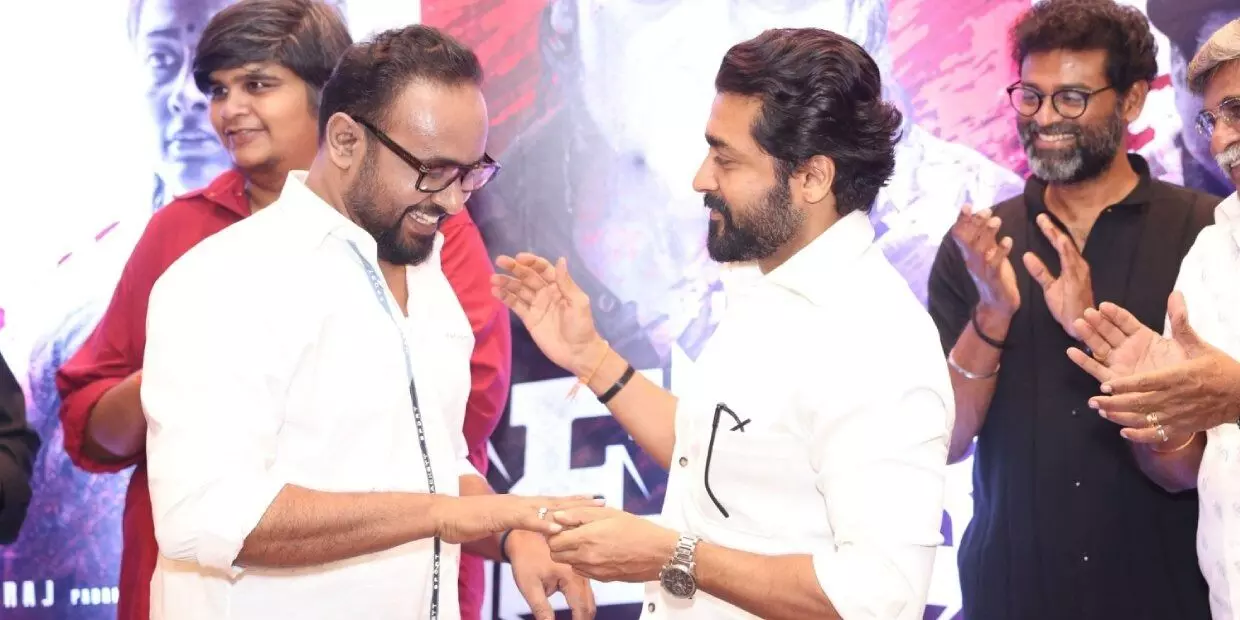 பெத்த லாபம் பார்த்த விநியோகஸ்தர்.. ரெட்ரோ சூர்யாவுக்கு வைர மோதிரத்தை பரிசாக கொடுத்துட்டாரே! பெத்த லாபம் பார்த்த விநியோகஸ்தர்.. ரெட்ரோ சூர்யாவுக்கு வைர மோதிரத்தை பரிசாக கொடுத்துட்டாரே!