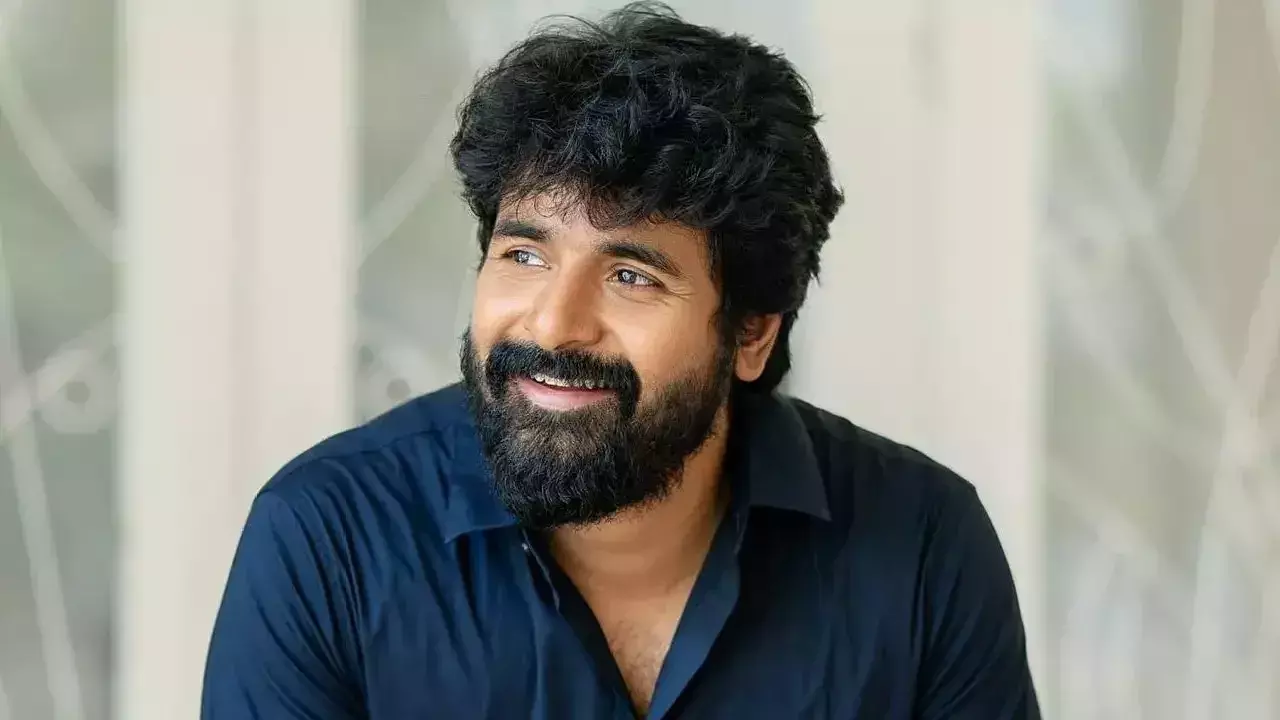 துப்பாக்கியைத்தான் கொடுத்தாரு.. அப்பாவுமா கேட்பீங்க? SK படத்தின் புது அப்டேட் துப்பாக்கியைத்தான் கொடுத்தாரு.. அப்பாவுமா கேட்பீங்க? SK படத்தின் புது அப்டேட்