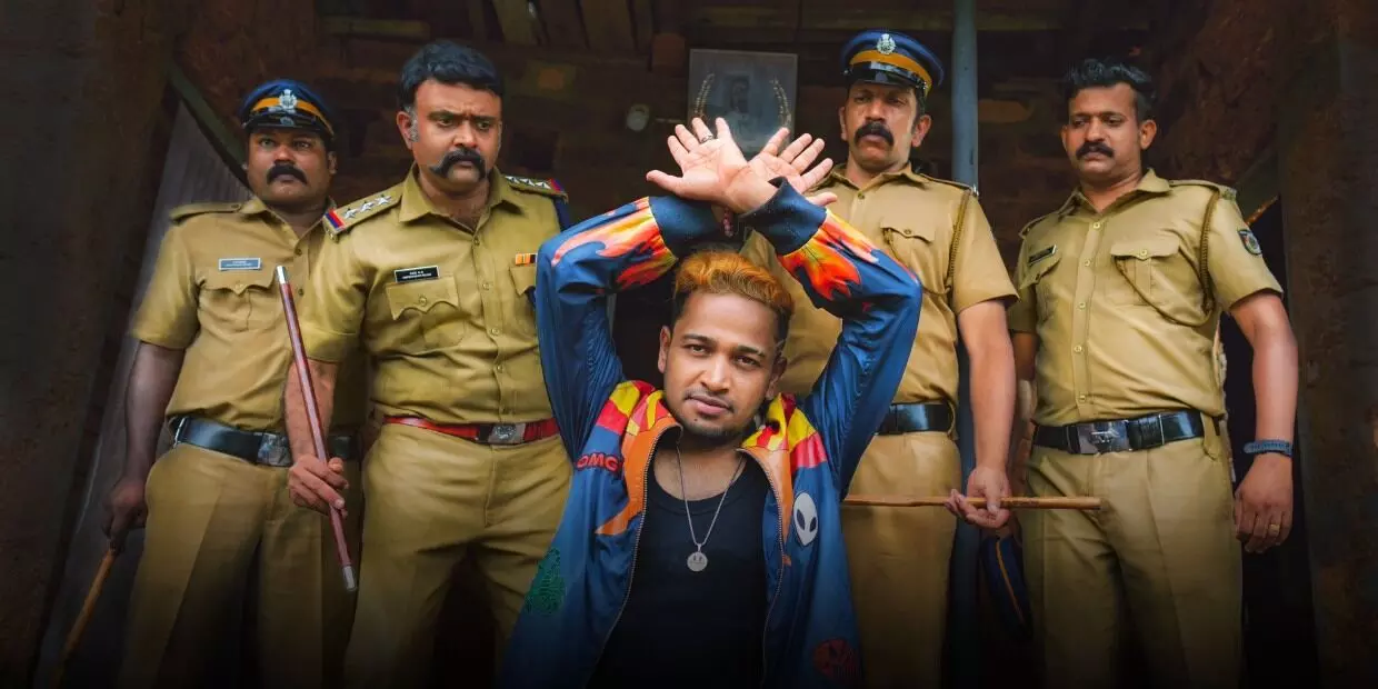 Marana Mass: விஜயையே கலாய்ச்சிட்டாருப்பா பேசில் ஜோசப்… ஓடிடியில் மிஸ்ஸா? யெஸ்ஸா? இத படிங்க! Marana Mass: விஜயையே கலாய்ச்சிட்டாருப்பா பேசில் ஜோசப்… ஓடிடியில் மிஸ்ஸா? யெஸ்ஸா? இத படிங்க!