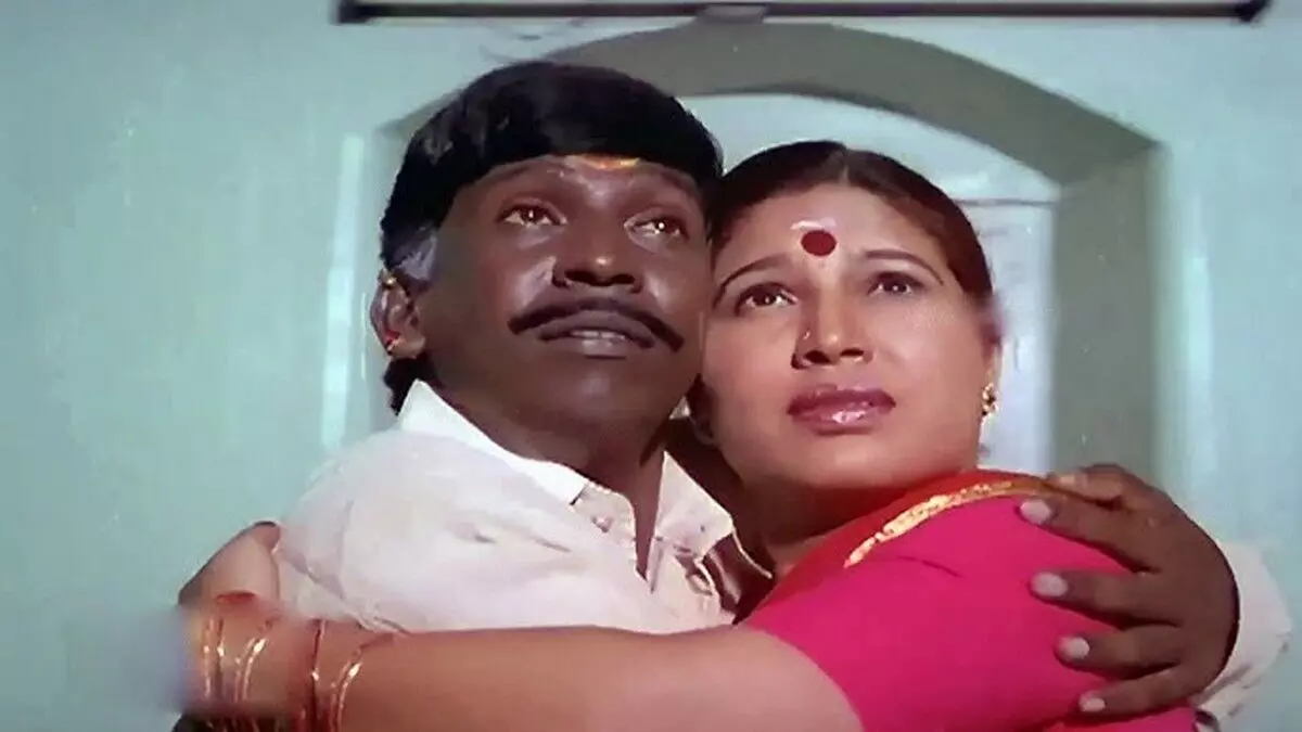 ஒரே-ரூம்ல-வடிவேலுவும்-கோவை-சரளாவும்!..-இப்படி-போட்டு-உடைச்சிட்டாரே-டைரக்டரு!...