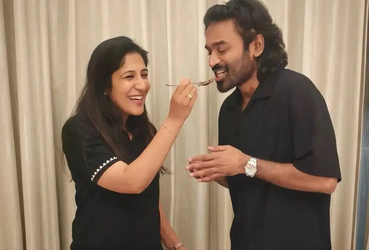 உங்களுடன் பணியாற்றிய அனுபவங்கள் சிறப்பானது- தனுஷுக்கு வாழ்த்து கூறிய ஸ்வேதா மோகன்