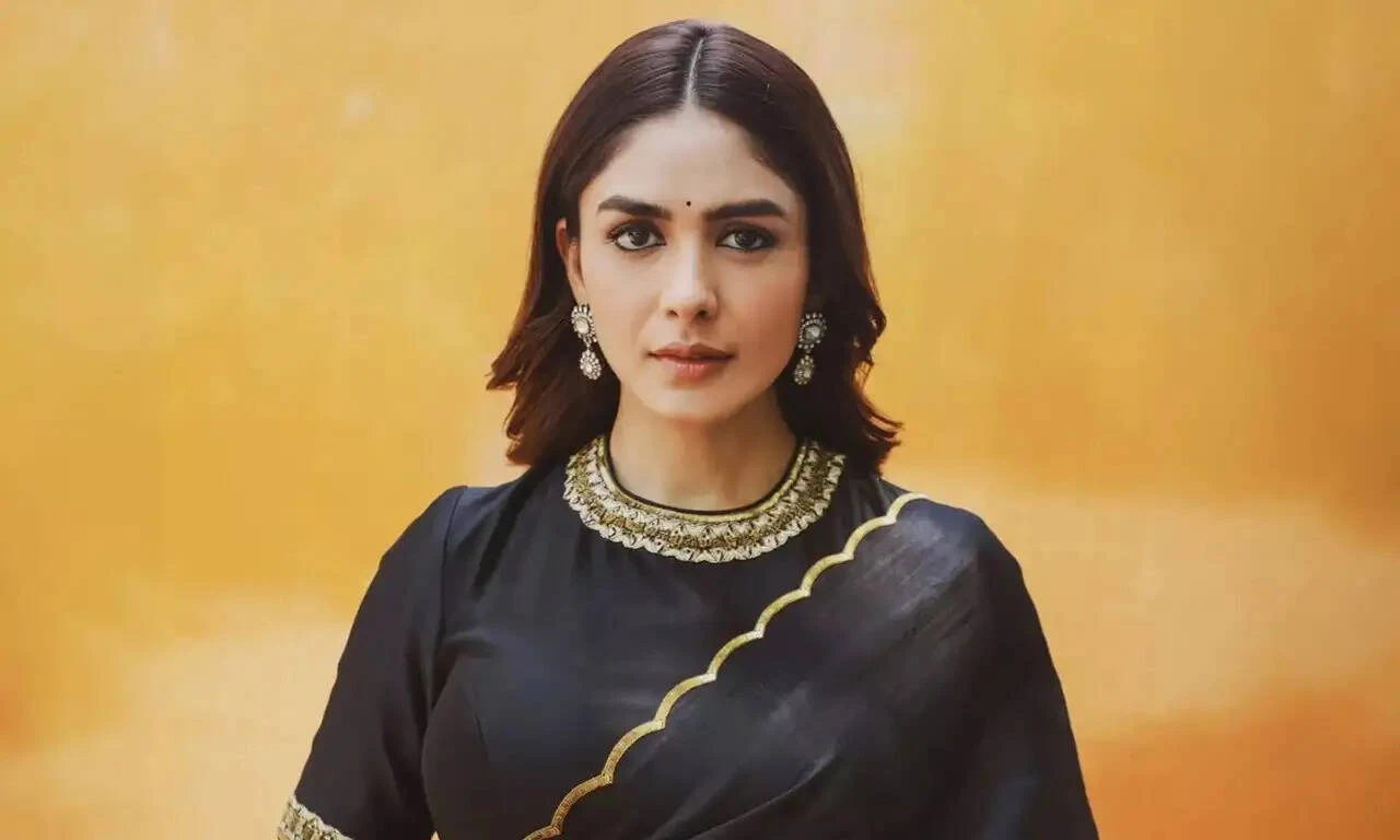 ப்ரோ கொஞ்சம் ரிலாக்ஸ்! – வதந்தி.. முற்றுப்புள்ளி வைத்த மிருணாள் தாகூர்!