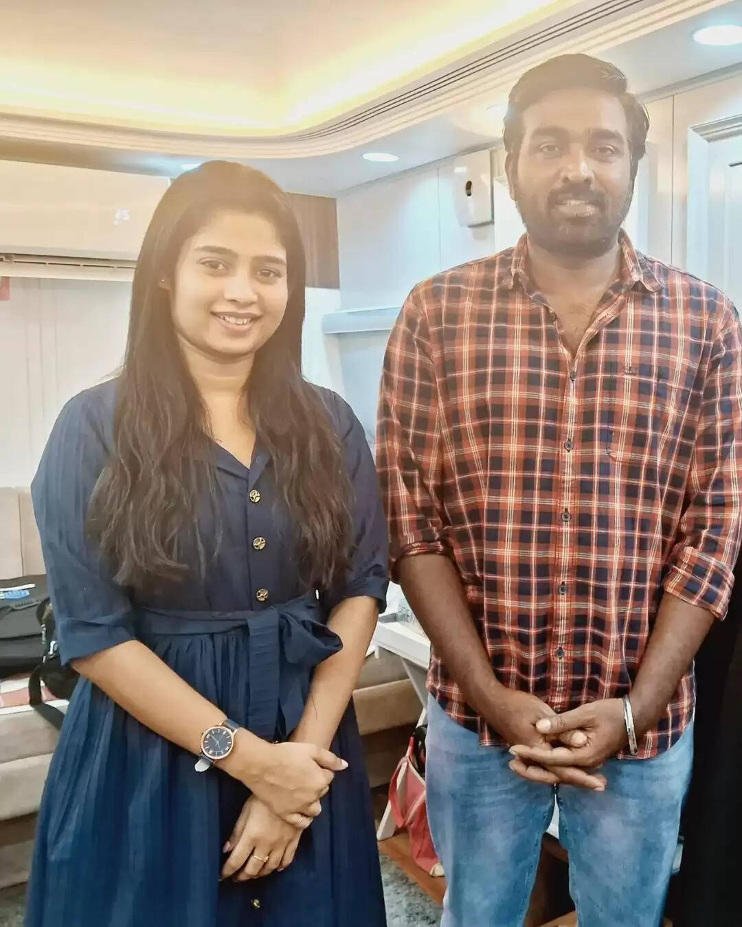 முதல்ல அந்த விஜய்!.. இப்போ இந்த விஜய்!.. பிக் பாஸ் பிரபலத்துக்கு எங்கேயோ மச்சம் இருக்கு!..