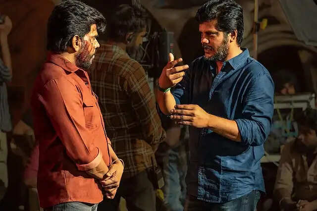 டிரோல்களை தவிடுபொடியாக்கிய அண்ணாச்சி ..! பாக்ஸ் ஆபிஸில் பட்டையை கிளப்பும் லீடர்
