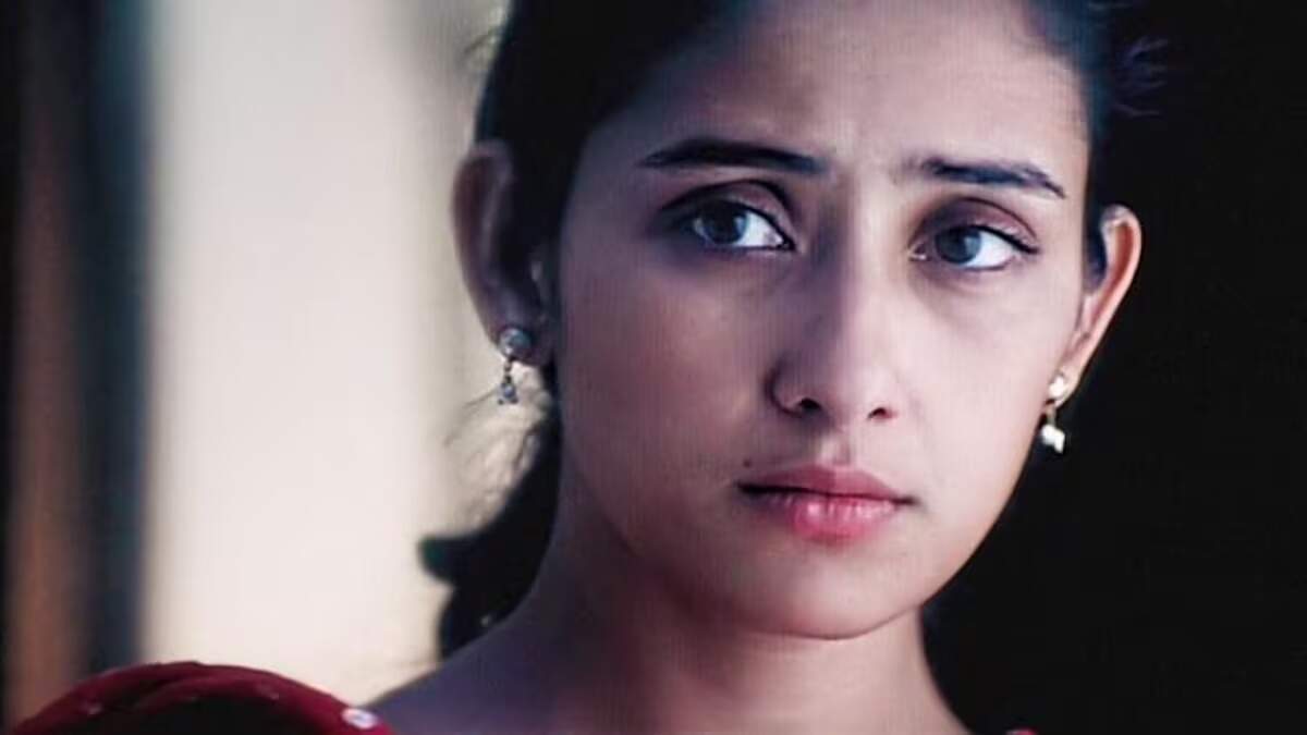 manisha koirala: டெலிபோன் மணிபோல் சிரிப்பவள் இவளா .. ஆள் அடையாளமே தெரியாமல் மாறிய மனிஷா கொய்ராலா