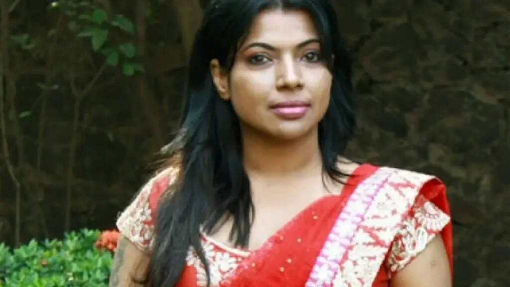 நடிகையின் உள்ளங்கையை சுரண்டிய இயக்குனர்... பரதேசி வேதிகாவுக்கு நடந்தது மட்டும்... எனக்கு நடந்தா?