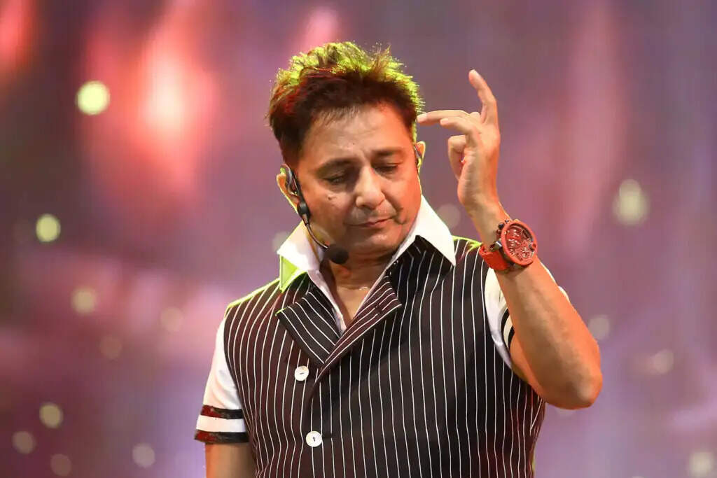 ஆஸ்கார் விருதுக்கு வந்த ஆபத்து.. 15 வருஷம் கழிச்சு ரஹ்மான் மீது இப்படி ஒரு குற்றச்சாட்டா?..