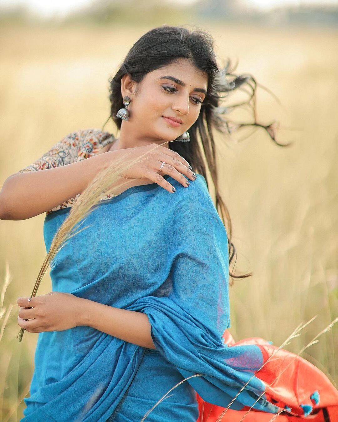 இவ்ளோ க்யூட்டா இருந்தா லவ் பண்ணிடுவோம்!.. பசங்க மனச கெடுக்கும் கேப்ரியல்லா..