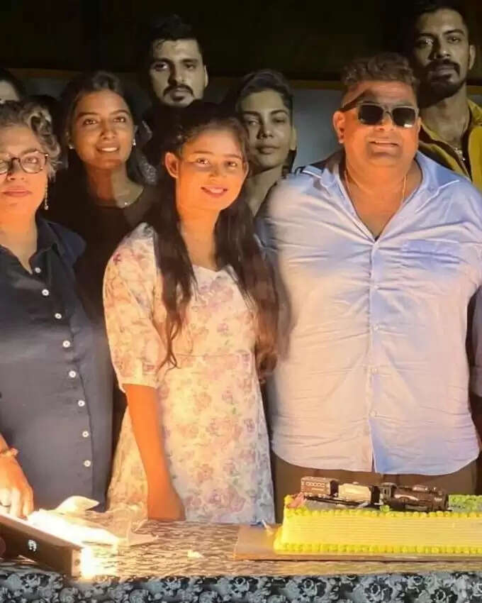 முதல்ல அந்த விஜய்!.. இப்போ இந்த விஜய்!.. பிக் பாஸ் பிரபலத்துக்கு எங்கேயோ மச்சம் இருக்கு!..