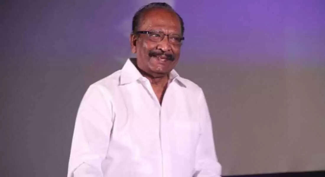 கலங்கி நின்ன இயக்குனர்!.. கை கொடுத்த கமல்!.. அவர் இல்லன்னா ரஜினிக்கு ஒரு கிளாசிக் படமே இல்ல!..