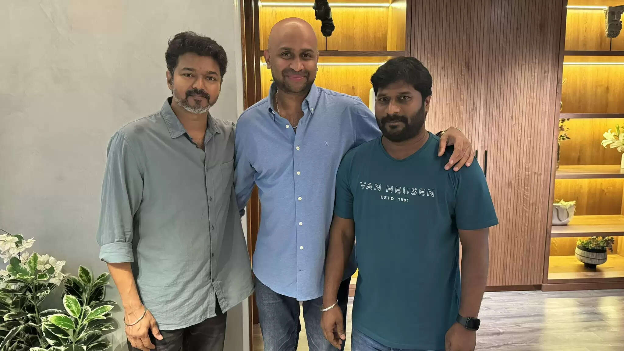 நேத்து ரம்பா!.. இன்னைக்கு யாருன்னு பாருங்க!.. தொடர்ந்து மீட்டிங் போடும் விஜய்!.. ஒருவேள இருக்குமோ?..