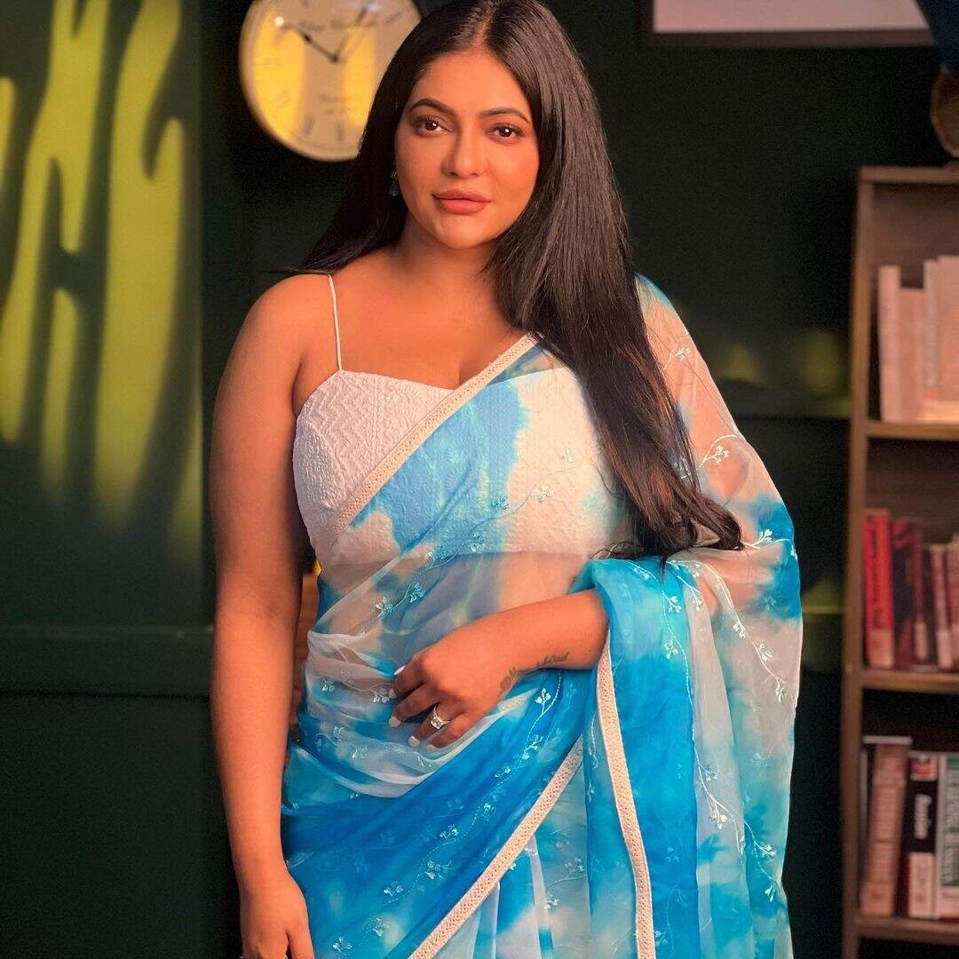 பாக்க பாக்க என்னமோ பண்ணுது!.. வீக் எண்டில் வெறியேத்தும் ரேஷ்மா!..