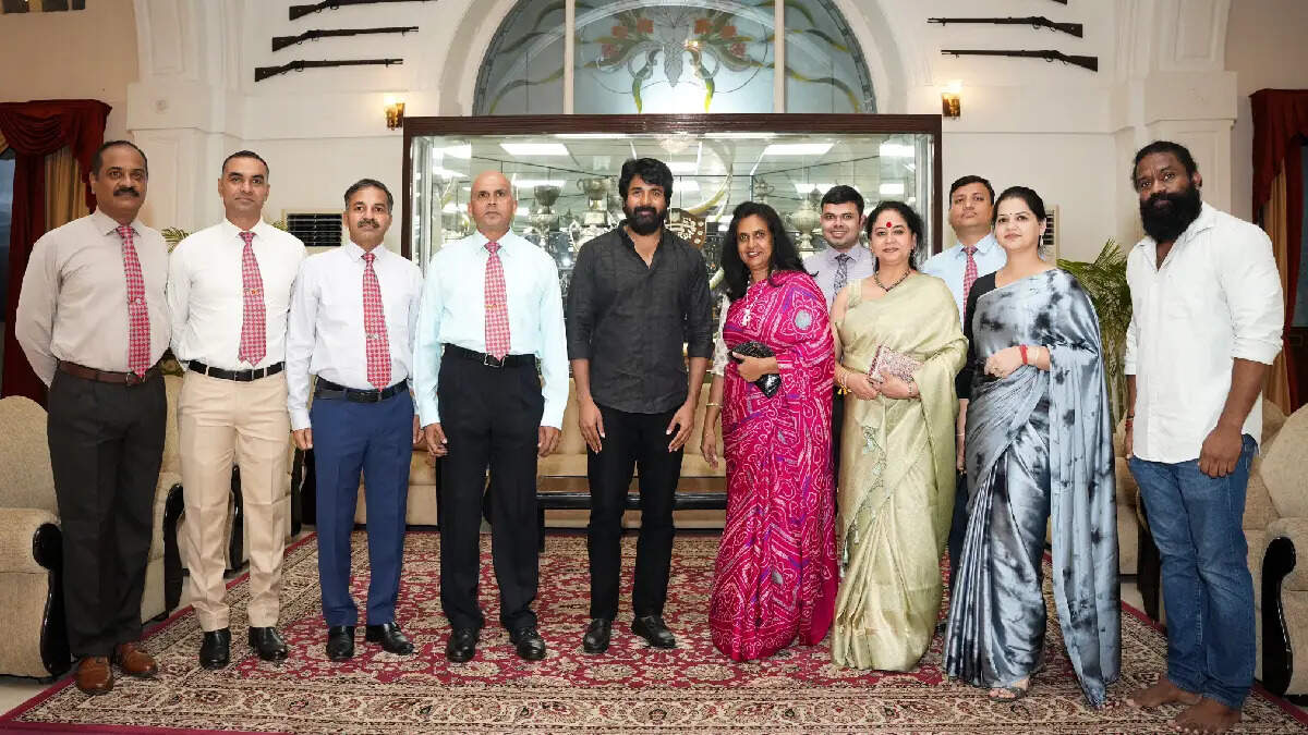 வேற லெவல்!.. எஸ்கே-வை கவுரவித்த ஆர்மி ஆபிஸர்ஸ்!.. அமரனாக கிடைத்த அங்கீகாரம்!..