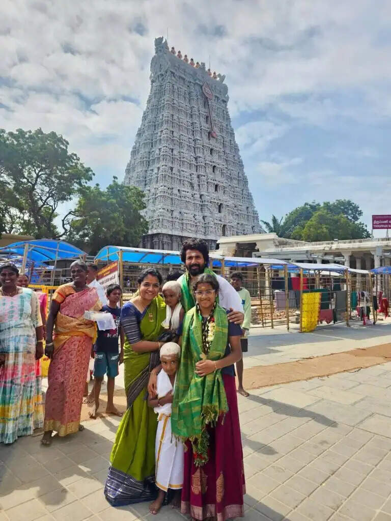SK: திருச்செந்தூரில் மொட்டை! குடும்பத்துடன் சாமி தரிசனம் செய்த சிவகார்த்திகேயன்