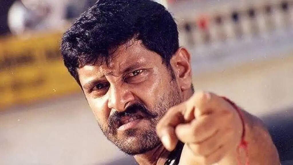 என்னது கெட்டப் பைத்தியமா?.. கலாய்க்கும் நெட்டிசன்களுக்கு பதிலடி கொடுப்பாரா தங்கலான்?..