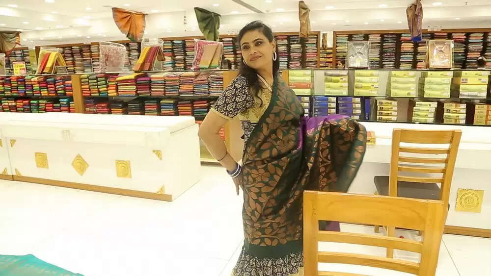 இந்த கடையில எல்லாமே செம ஒர்த்.. நடிகை கௌதமி செய்த பொங்கல் ஷாப்பிங்!.. வைரல் வீடியோ!