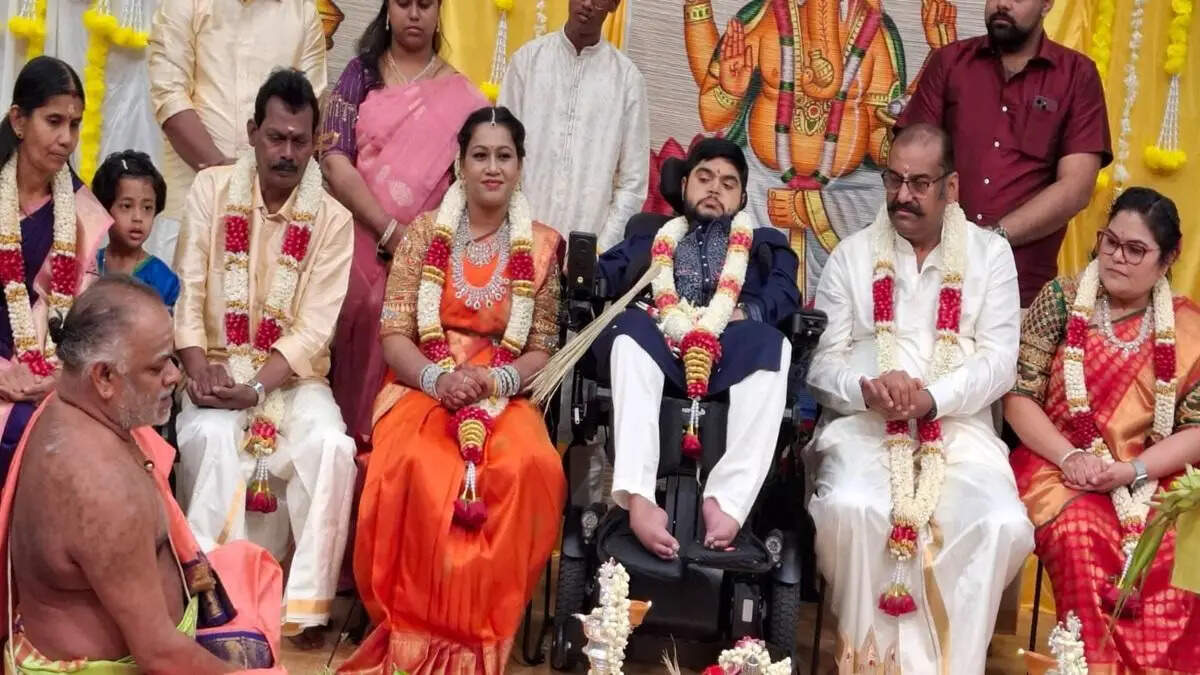 Nepoleon: கேள்வி கேட்டு நெப்போலியன் மருமகளை அழ வைத்த சுகாசினி?!... எமோஷனலான தனுஷ்!...