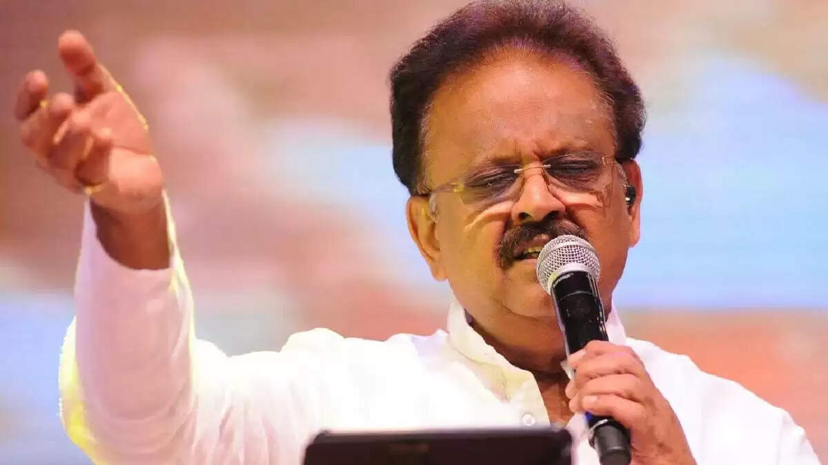 எம்.எஸ்.வி கொடுத்த முதல் வாய்ப்பு!.. இப்படி ஆகிப்போச்சே!.. எஸ்.பி.பி வாழ்வில் நடந்த சோகம்!..