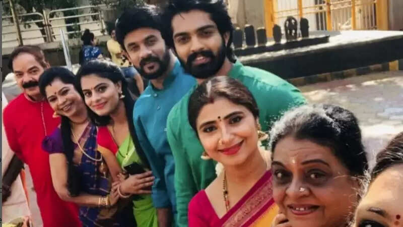 தற்கொலை' செய்துகொண்ட சீரியல் நடிகை... ரசிகர்கள் சோகம்!