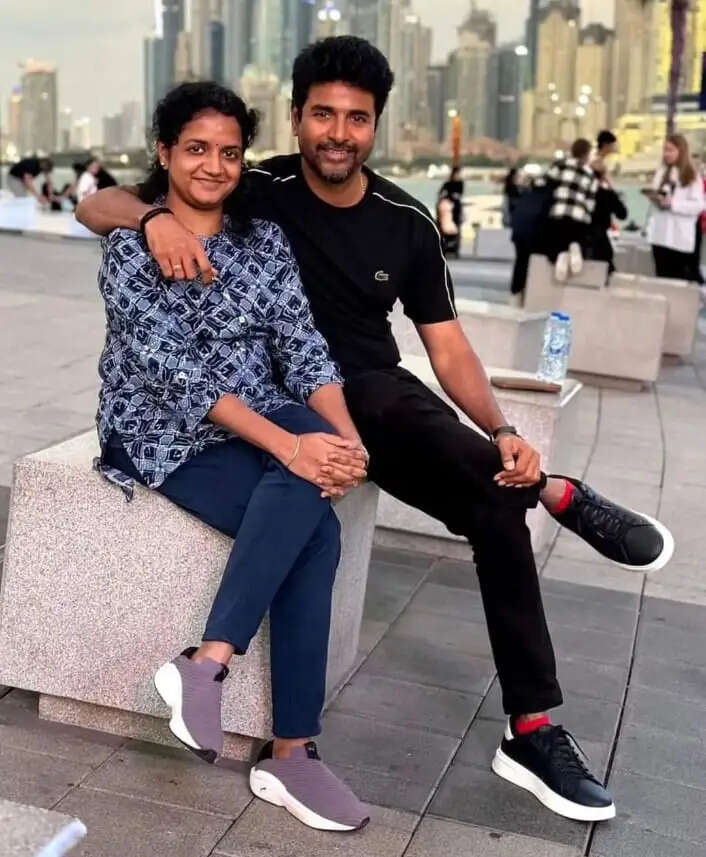 சேலையில் குத்துவிளக்கா இருந்தாங்க.. மாடர்ன் டிரெஸில் சிவகார்த்திகேயன் மனைவி!
