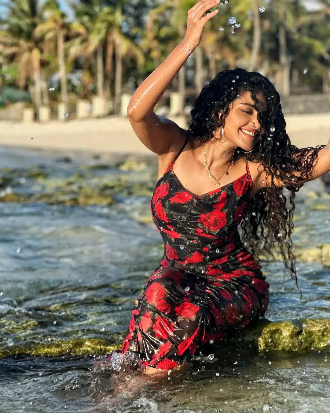சைரன் நாயகியின் 28வது பிறந்தநாள்!.. எங்கே கொண்டாடி இருக்காரு பாருங்க.. ரசிகர்களுக்கு செம ட்ரீட்!..