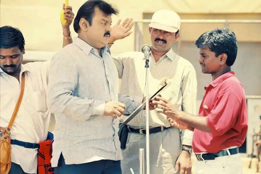 மக்கள் கிட்ட ஒரு தாக்கம் வரணும்னா அதுக்கு இவங்க தான் சரி.. ஒரே போடாய் போட்ட ஏ.ஆர்.முருகதாஸ்