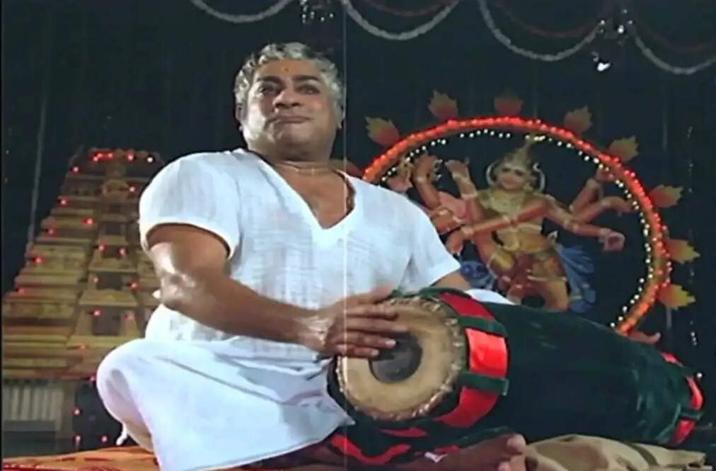 உலகத்தில் ஒரே ஒரு நடிகன். அது சிவாஜிதான்!.. எம்.ஜி.ஆரை அப்படி சொல்ல வைத்த திரைப்படம்.. பிளாஷ்பேக்!…