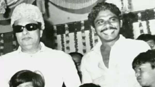 &lsquo;வேதம் புதிது&rsquo; படத்தில் இருந்த சென்சார் பிரச்சினை.. நான் ஆணையிட்டால் ரேஞ்சுக்கு மாஸ் காட்டிய எம்ஜிஆர்