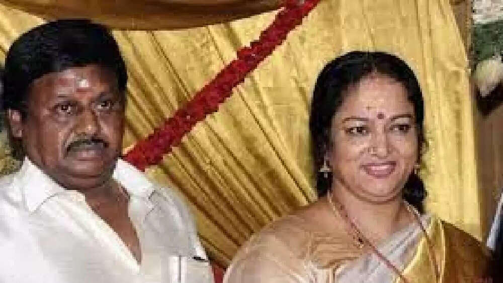 திரை உலகினருக்கே தெரியாமல் 2 ஆண்டுகளாக நடந்த ராமராஜன் நளினி - காதல்... ஜெயித்தது எப்படின்னு தெரியுமா?