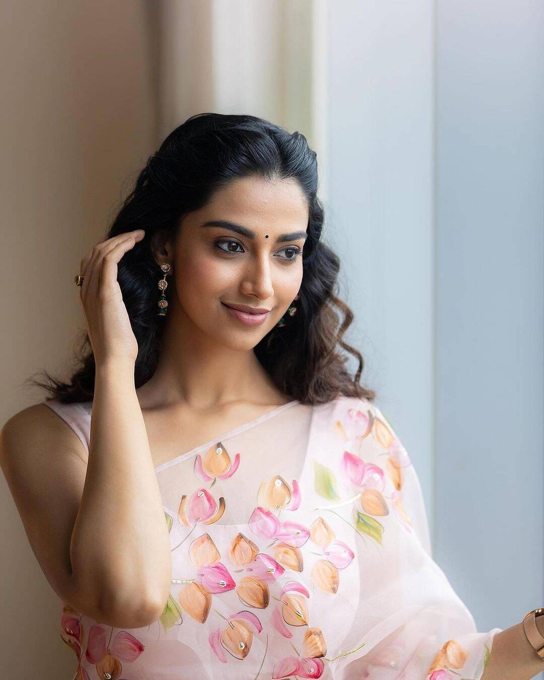 உன் சைனிங் கன்னம் எங்க மனச கெடுக்குது!.. லைக்ஸ் போட வைக்கும் கோட் பட நடிகை...