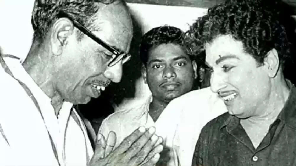 எம்.ஜி.ஆரிடம் உதவி கேட்டுப் போன நலிந்த நடிகர்!. பொன்மனச்செம்மல் செய்த அதிசயம்!..