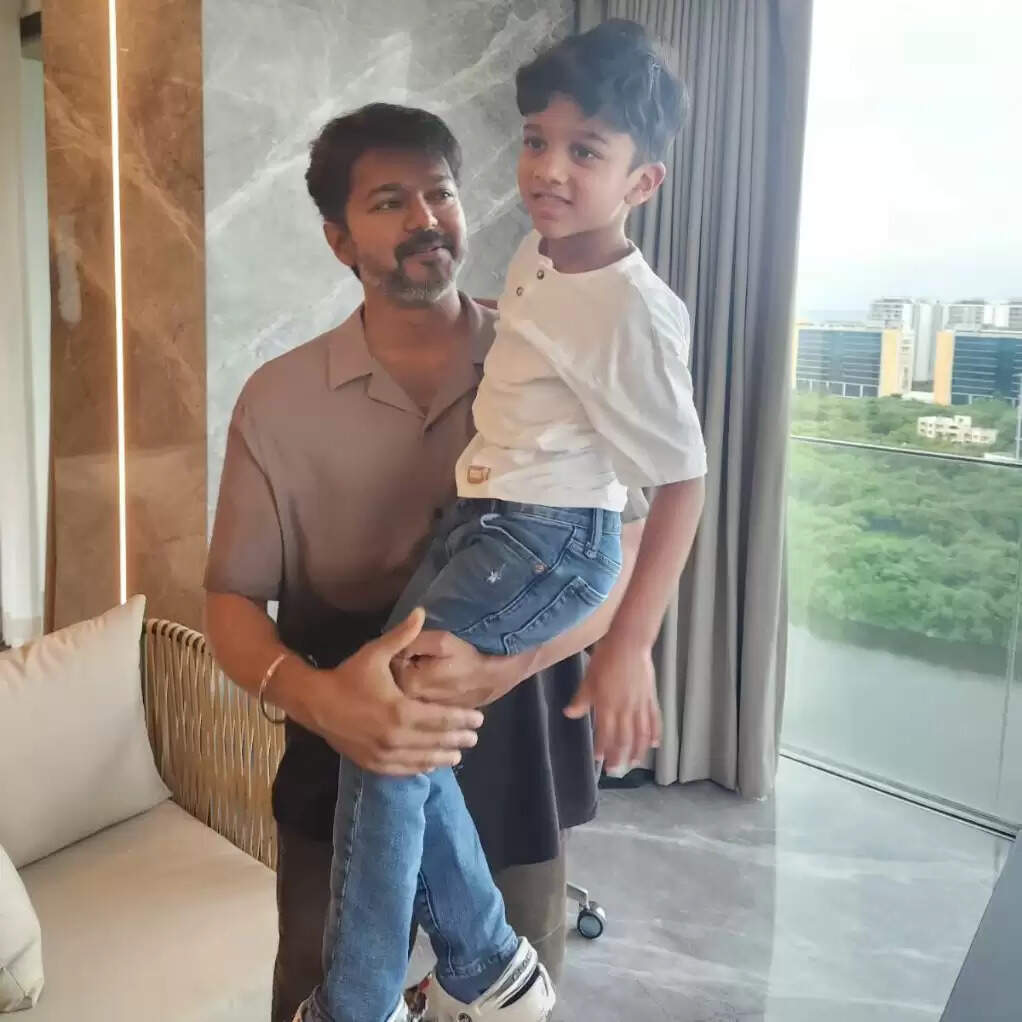 குடும்பமா போய் நடிகர் விஜயை சந்தித்த நடிகை ரம்பா... அப்ப பார்த்த மாதிரியே இருக்கே... சுத்தி போடுங்கப்பா...!
