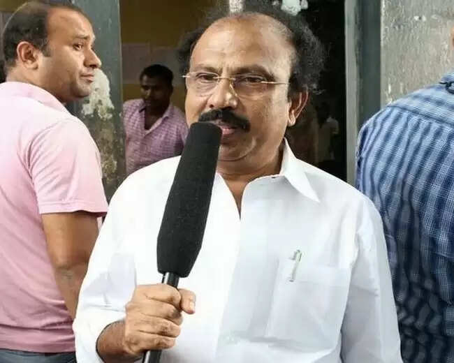 விஜயகாந்தை கடைசிவரை பார்க்க விடல!.. வசனகர்த்தா லியாகத் அலிகான் உருக்கம்...