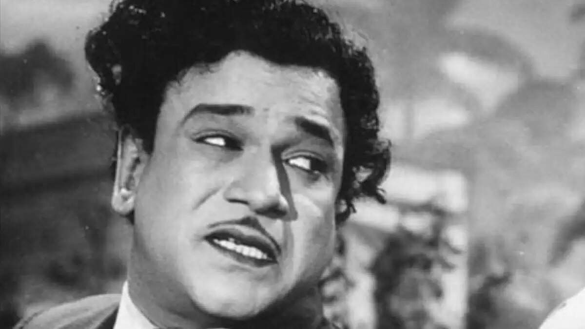 கவுண்டமணி 'சுள்ளு'ன்னு சொன்னாருன்னா இவரு 'சுளீர்'னுல சொல்றாரு... அது சரி நமக்கு ஏன் வம்பு?!