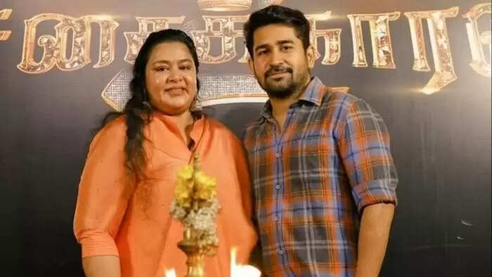 செல்போனிலேயே தாலி கட்டிய விஜய் ஆண்டனி!.. இது செம லவ் ஸ்டோரியா இருக்கே!...