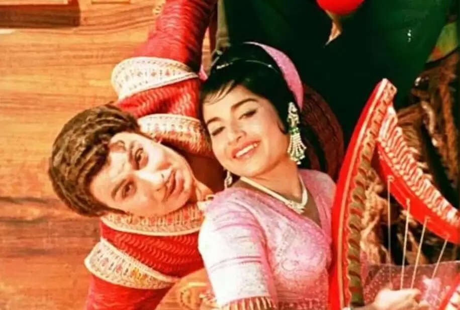 போனிலேயே பாட்டு வரிகளை சொன்ன கண்ணதாசன்!.. எம்.ஜி.ஆரின் மெகா ஹிட் பாட்டு அதுதான்!..