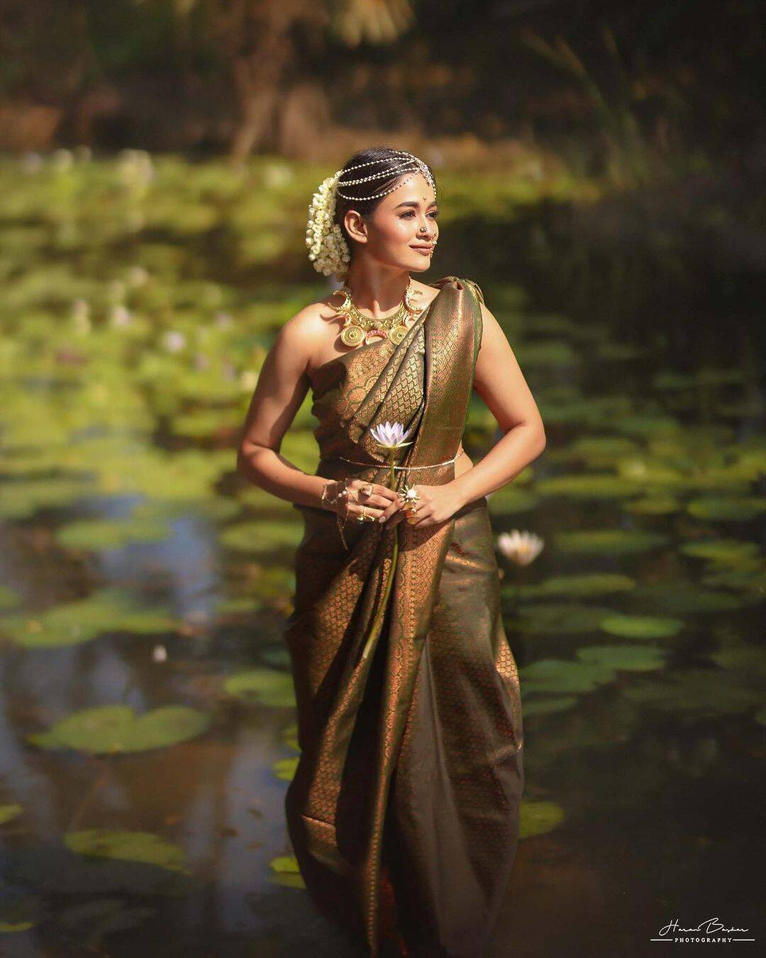 ஜாக்கெட் எங்கேம்மா காணோம்!.. காவியாவை பார்த்து கலாய்த்து தள்ளும் ஃபேன்ஸ்!.. இவங்கதான் இந்திராணியாம்!