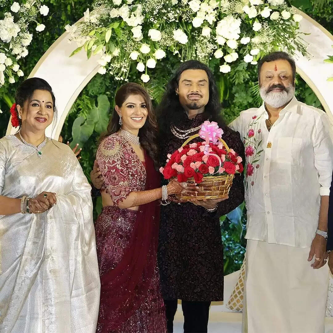 தென்னிந்திய சினிமாவே திரண்டு வந்துடுச்சே!.. வரலட்சுமி சரத்குமார் வெட்டிங் ரிசப்ஷன் போட்டோஸ்!