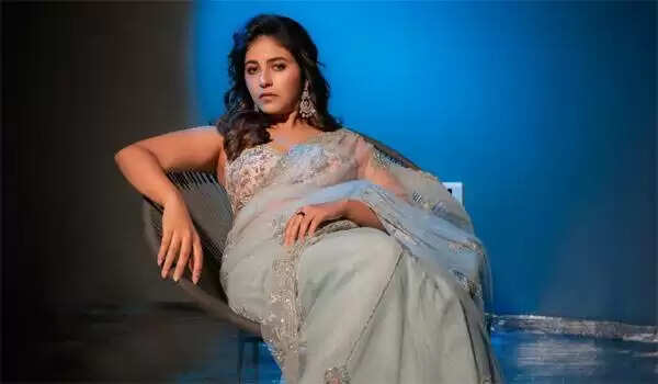 Anjali:   &lsquo;கேம் சேஞ்சர்&rsquo; டீசர் விழாவில் படு கிளாமராக வந்த அஞ்சலி... வைரலாகும் வீடியோ