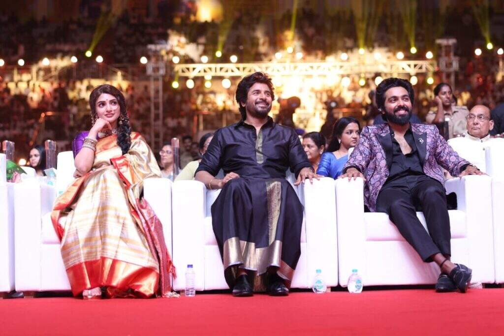 தனுஷ் ரூட்டுக்கு மாறிய எஸ்.கே!.. பராசக்தி ஆடியோ லான்ச்சில் இத கவனிச்சீங்களா?!…
